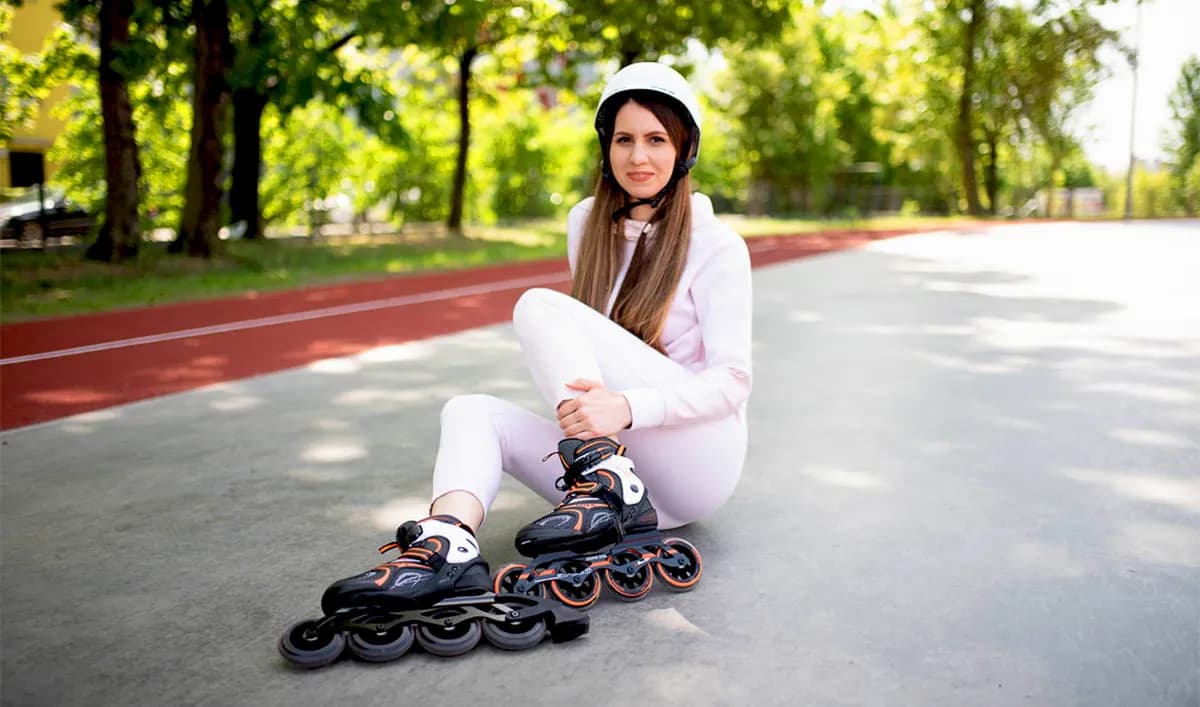 Dynamická jízda na inline bruslích po cyklostezce