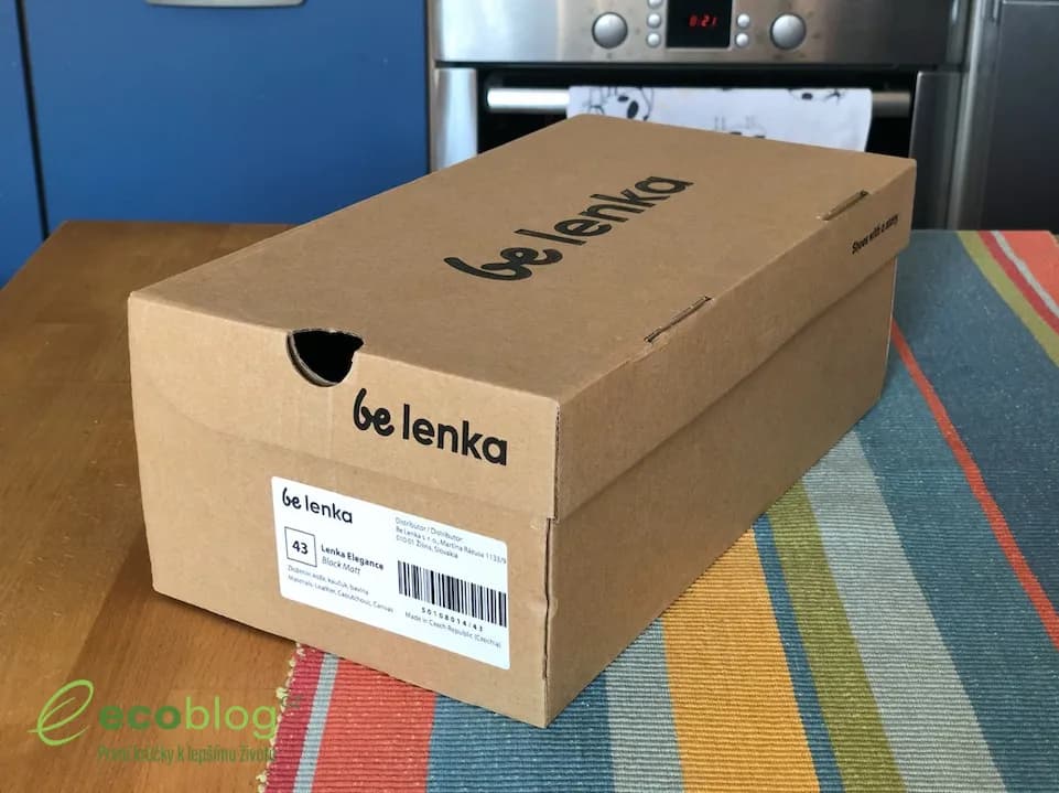 Detail tvaru a broušené kůže barefoot bot Be Lenka Black Matt