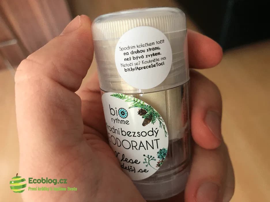 Detail složení a textury přírodního deodorantu Biorythme