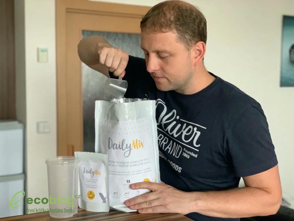 Detail proteinového prášku DailyMix s odměrkou