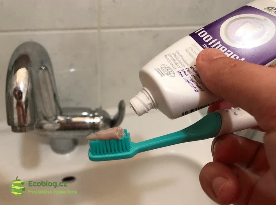 Eco Cosmetics zubní pasta jako součást přírodní ústní hygieny