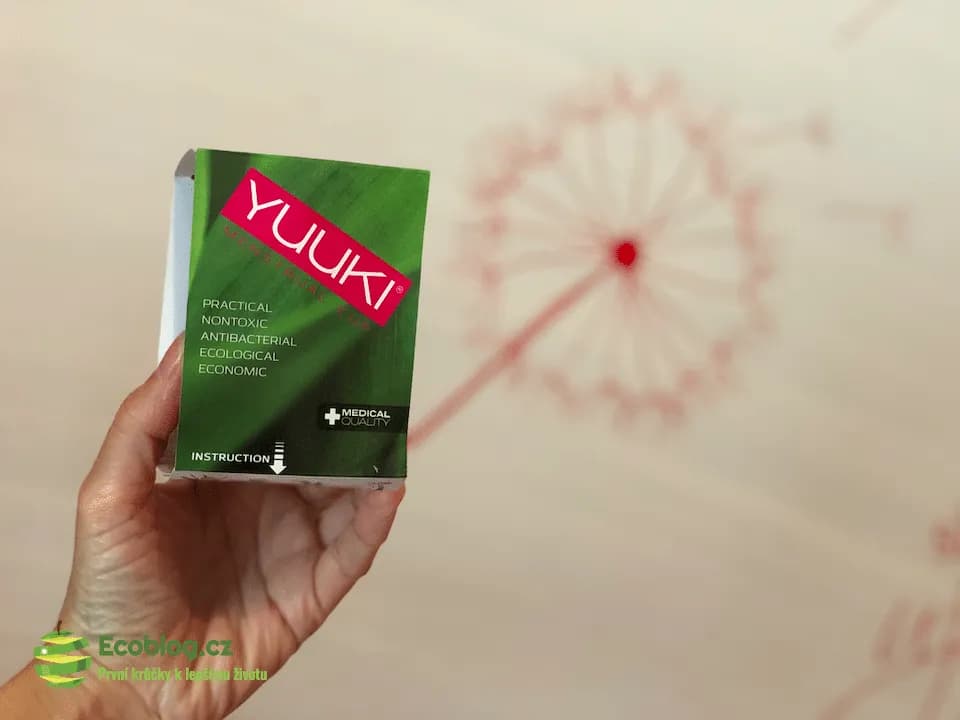 Detail rýh na stopce menstruačního kalíšku Yuuki pro snadné vyjmutí