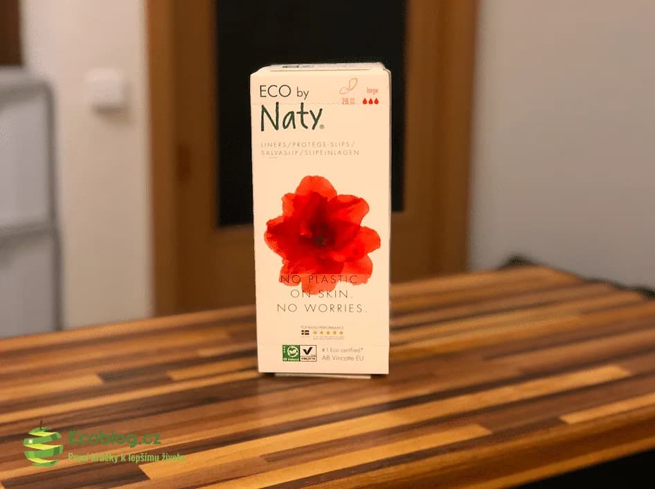 Naty slipové vložky z přírodních materiálů v papírové krabičce