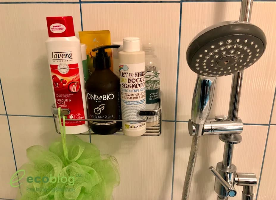 OnlyBio sprchový gel a šampon 2v1 při použití ve sprše