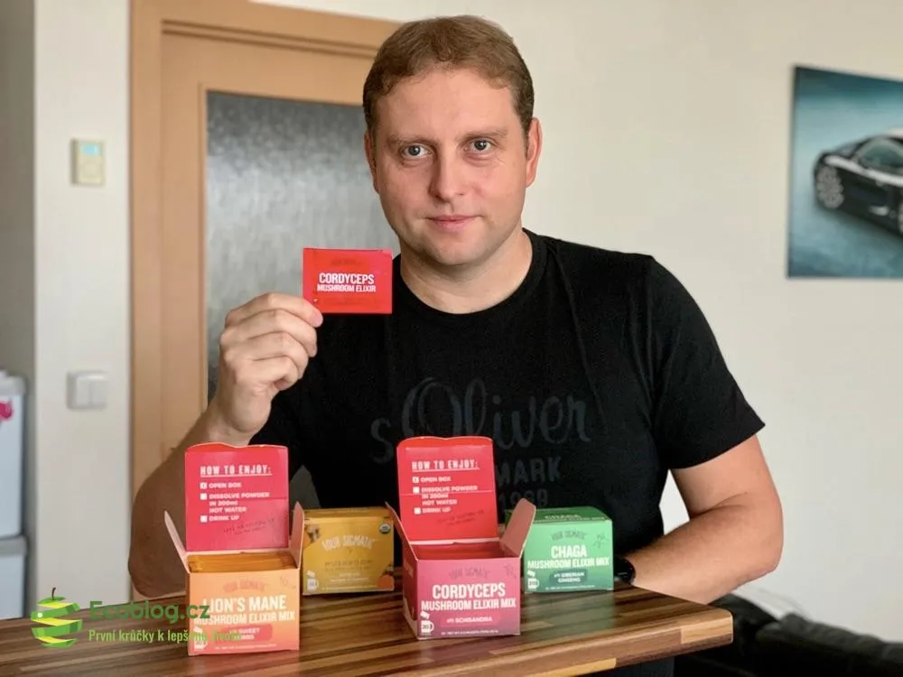 Elixír Four Sigmatic cordyceps, sáček a hotový nápoj