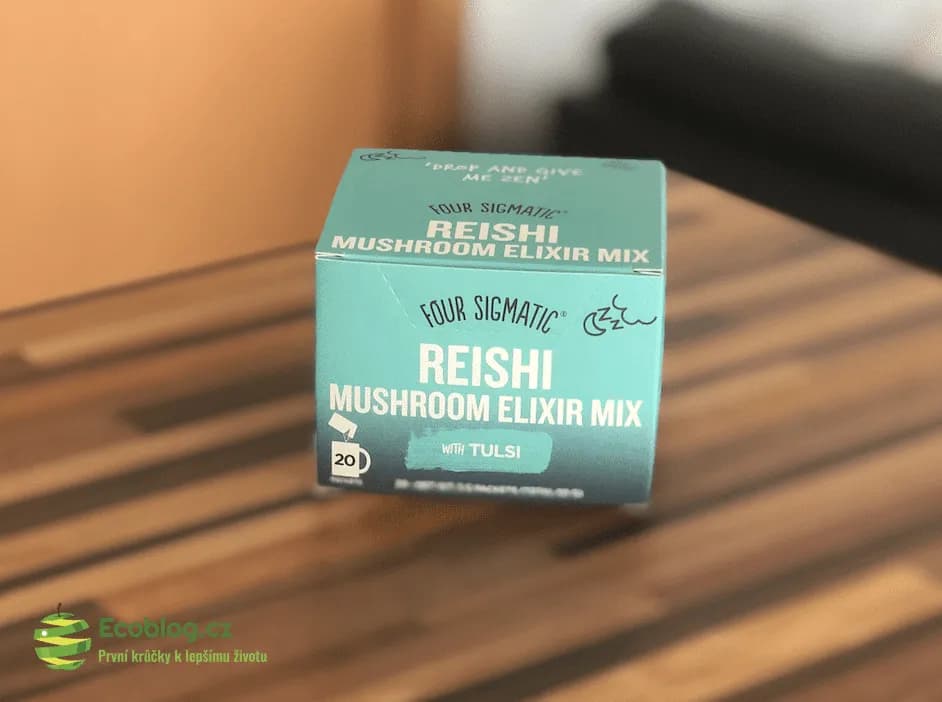 Instantní nápoj z medicinální houby chaga připravený v hrnku