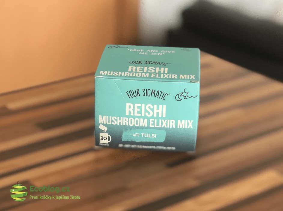 Sušená houba reishi (lesklokorka lesklá) s charakteristickým lesklým kloboukem