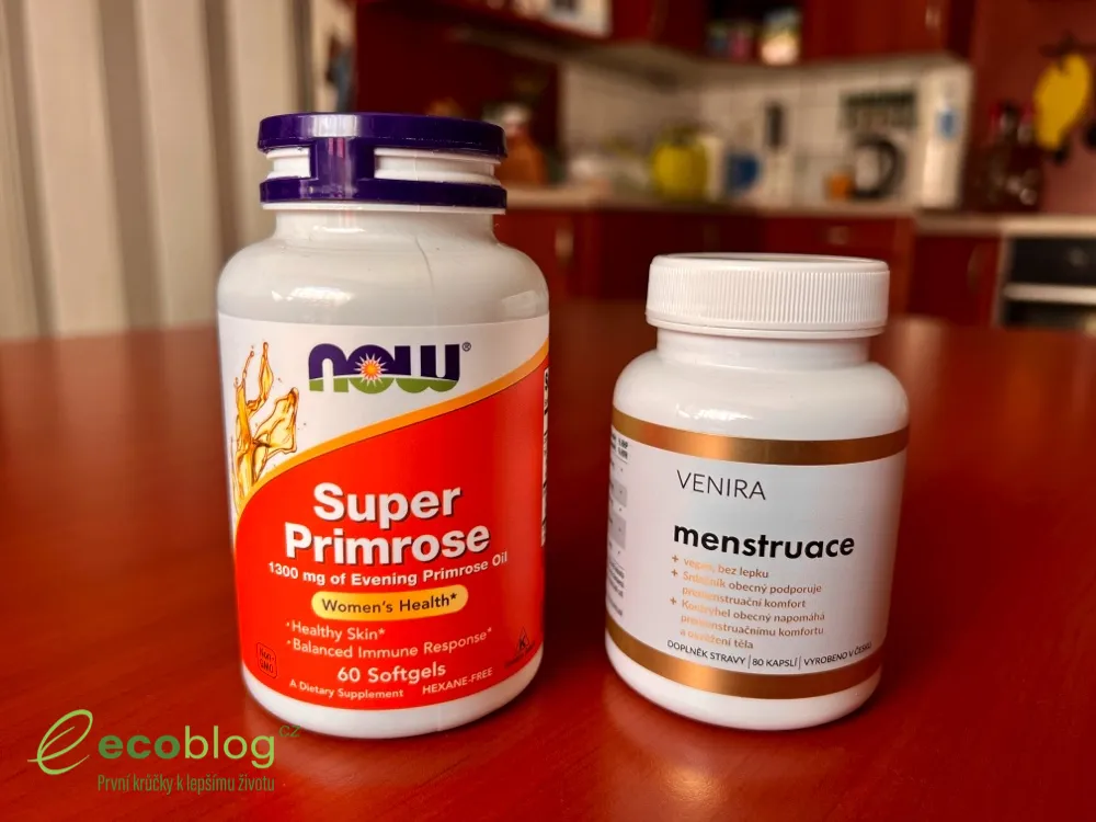 NOW Super Primrose a Venira Menstruace vedle sebe na stole