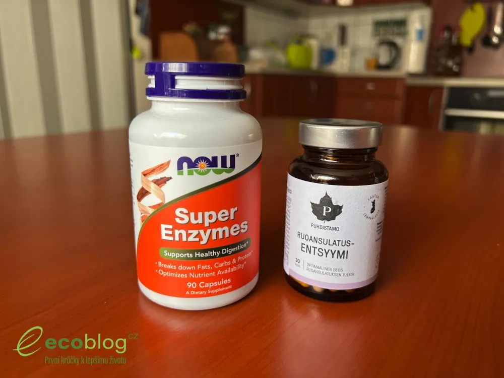 NOW Super Enzymes a Puhdistamo Digestive Enzymes vedle sebe