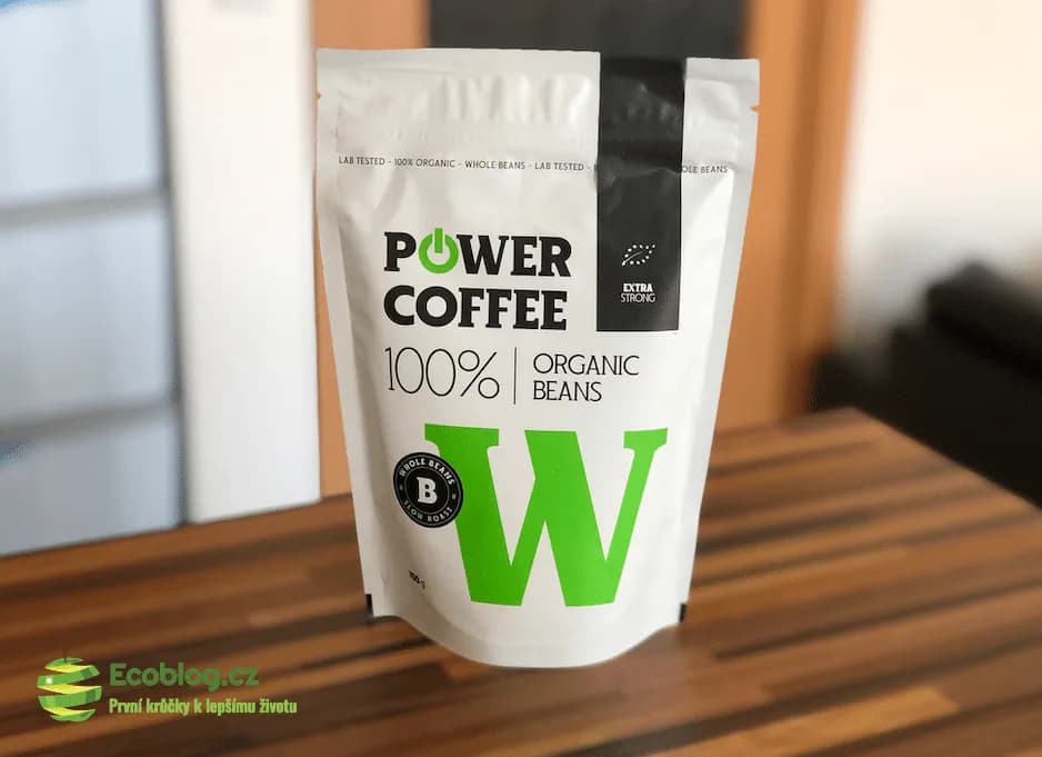 Pražená zrna kávy Powerlogy Power Coffee Extra Strong v detailu