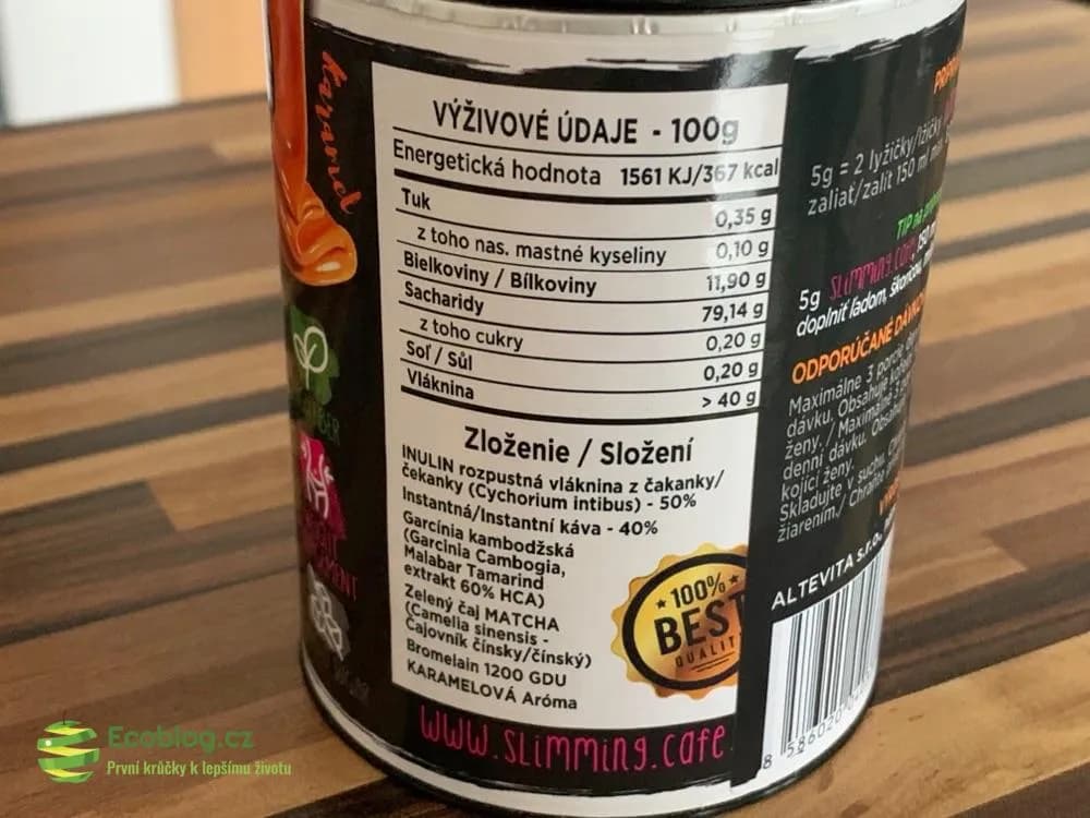 Altevita Reishi coffee v práškové formě připravená jako řecké frappé