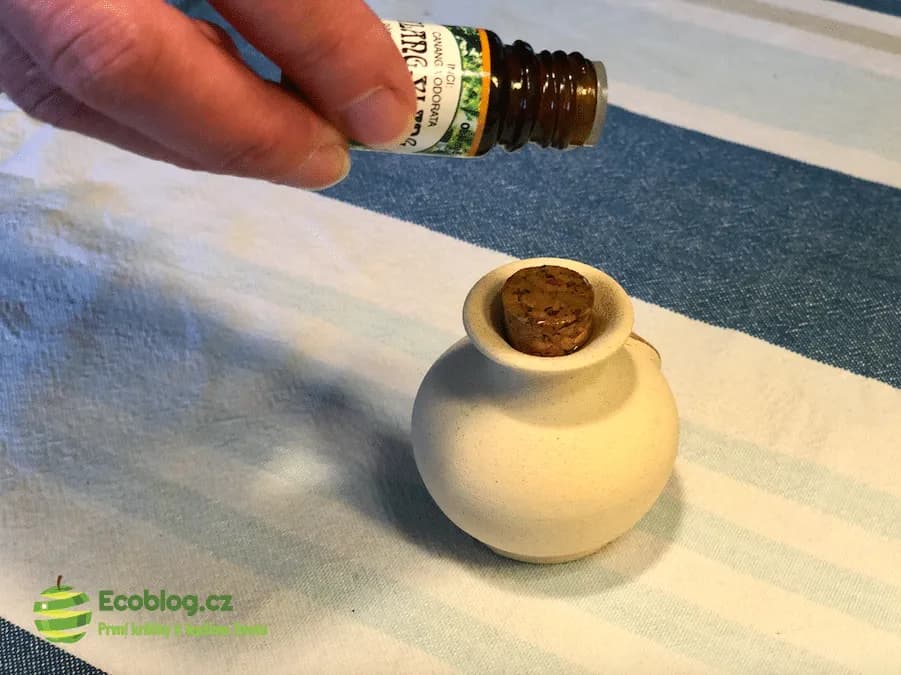Aromalampa s éterickým olejem Saloos Ylang-ylang při relaxaci