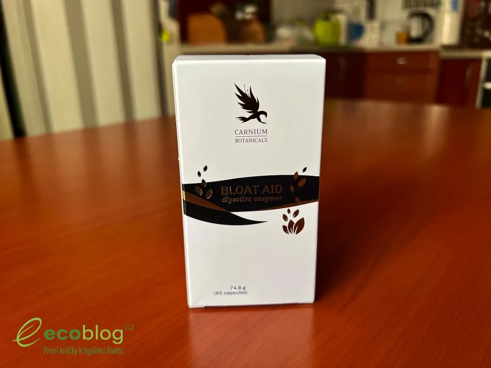 Krabička Bloat Aid od Carnium Botanicals s nápisem digestive enzymes