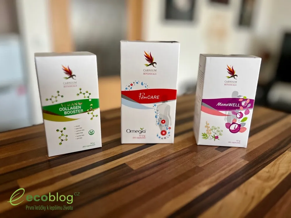 Kapsle Fem Care od Carnium Botanicals v dlani
