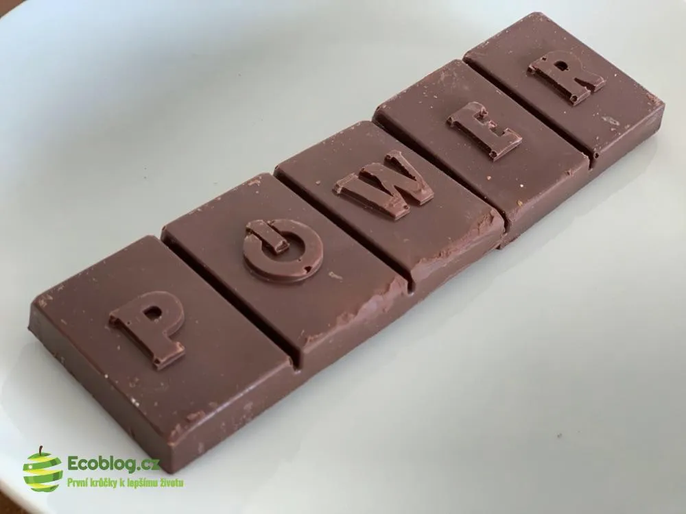 Powerlogy Chocobar jako poctivá náhrada běžné čokolády ke kávě