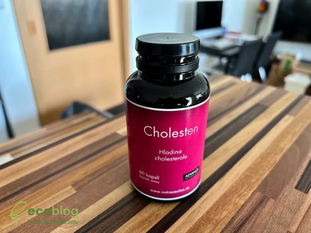 Detail kapslí Cholesten od ADVANCE Nutraceutics s červenou rýží a omega 3