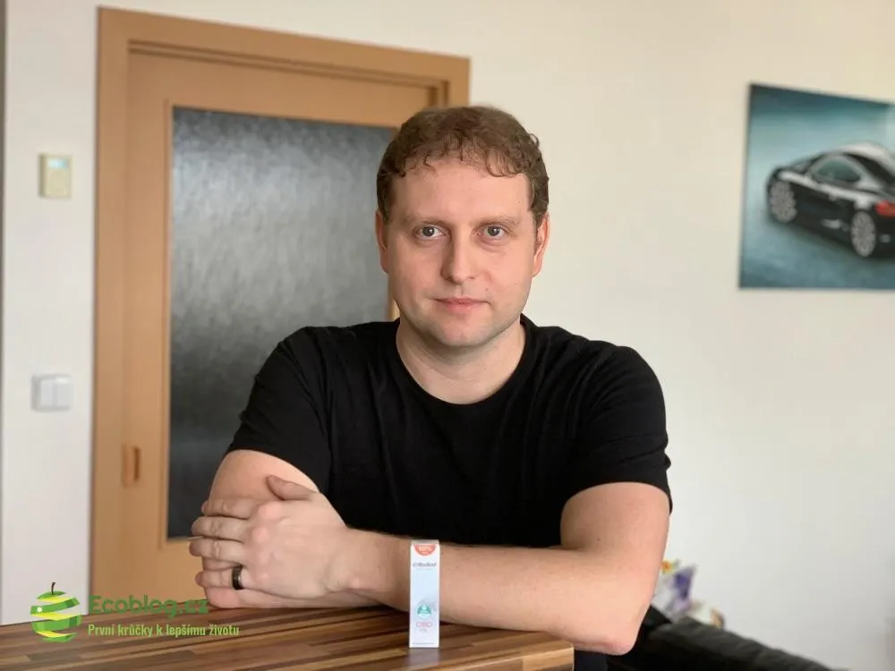 Aplikace kapek CBD oleje Cibdol kapátkem pod jazyk
