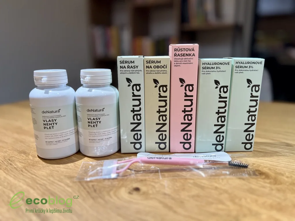 Produkty deNatura připravené k testu: sérum na řasy, vitamínový komplex a hydratační sérum