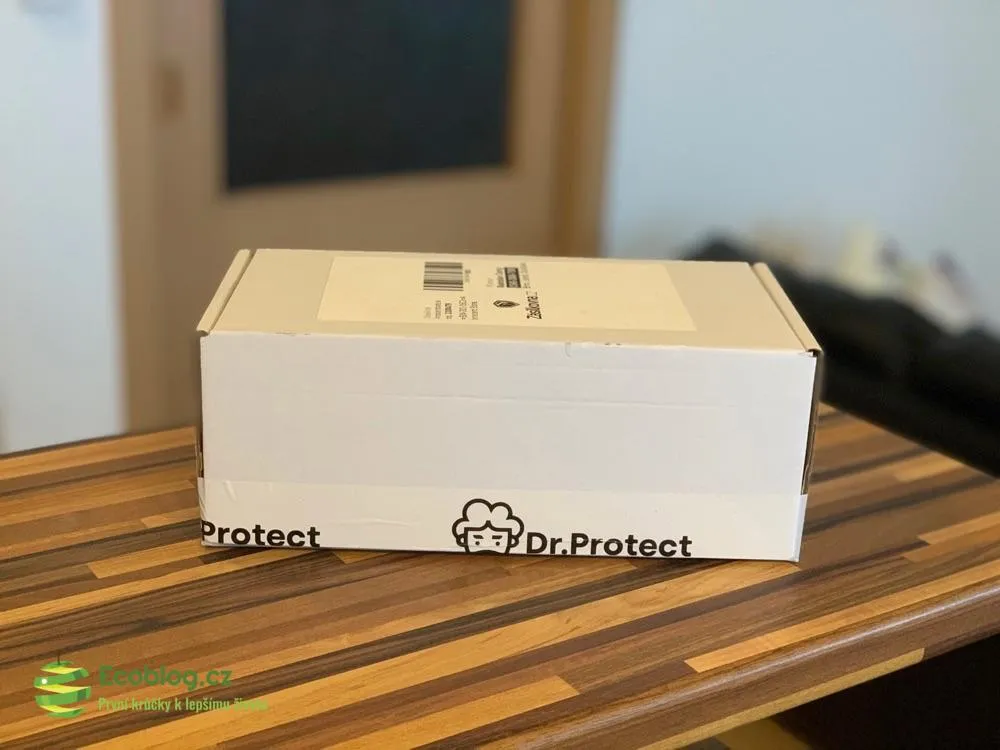 Doručený balík z e-shopu Dr. Protect s respirátory a covid testem