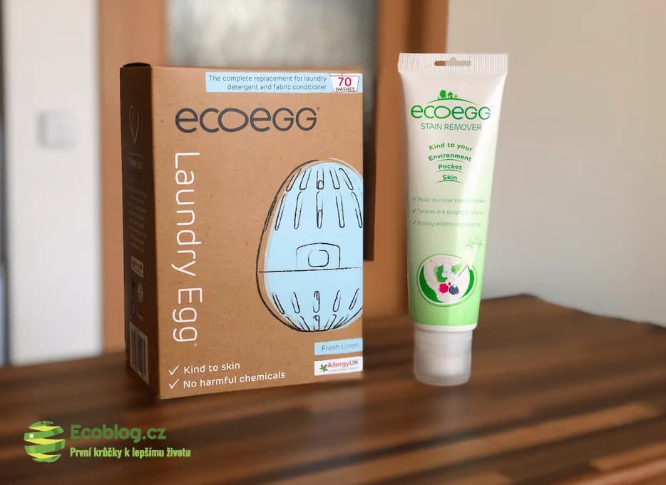 Ecoegg prací vajíčko a čistič skvrn rozbalené na stole