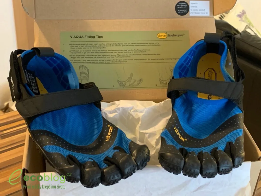 Prstové boty Vibram FiveFingers při chůzi v mokrém terénu