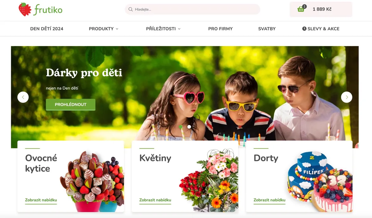 Frutiko kytice z uzenin naaranžovaná jako květina z klobás, sýrů a ovoce