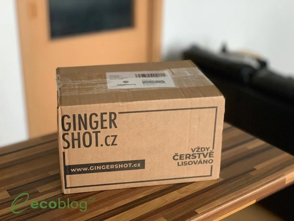 Rozbalené balení Ginger Shot připravené k testování