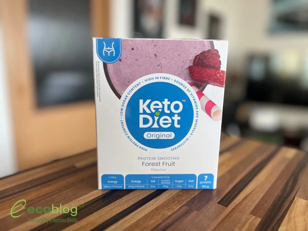 Proteinová tyčinka a koktejl KetoDiet jako svačina během dne