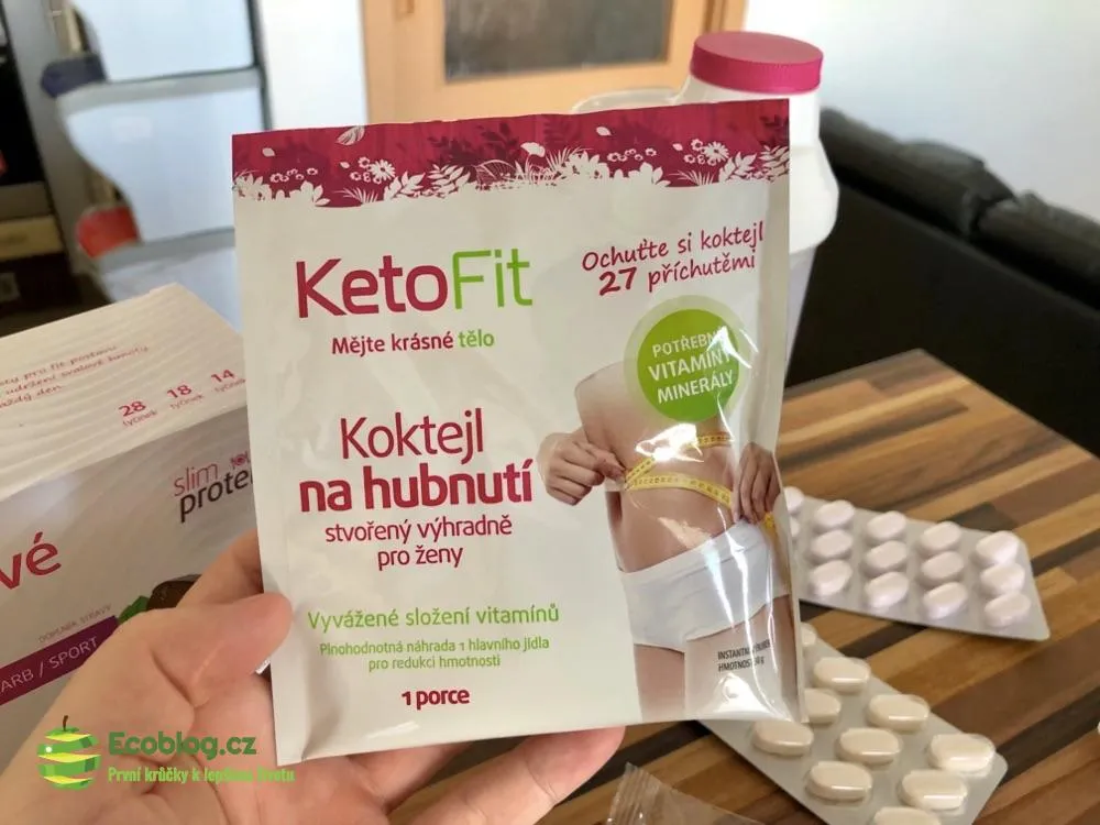 Proteinová cappucino tyčinka KetoFit jako svačina na cesty