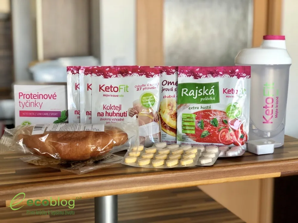 Sáčky proteinových jídel KetoFit připravené na keto dietu