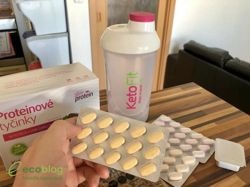 Připravená proteinová omeleta KetoFit na talíři