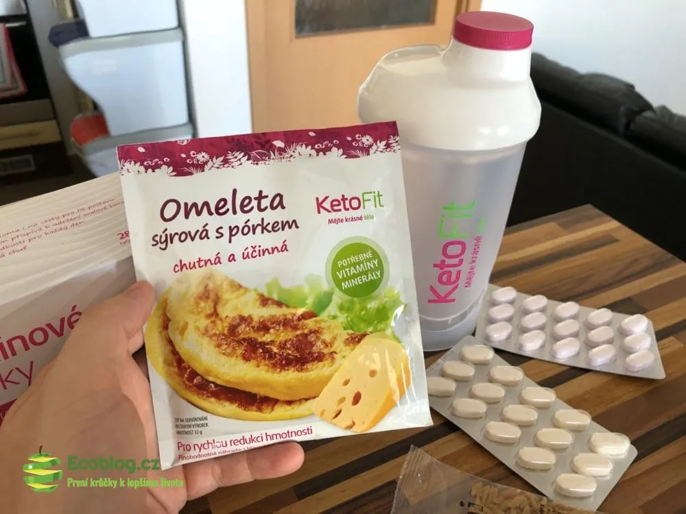 Proteinový koktejl KetoFit připravený v shakeru
