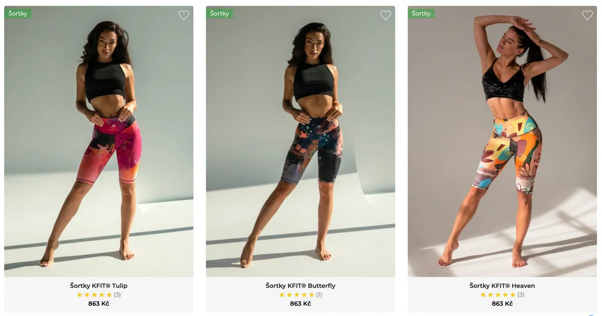 Rozbalená zásilka s legínami KFIT Butterfly od KlotinkFit na stole