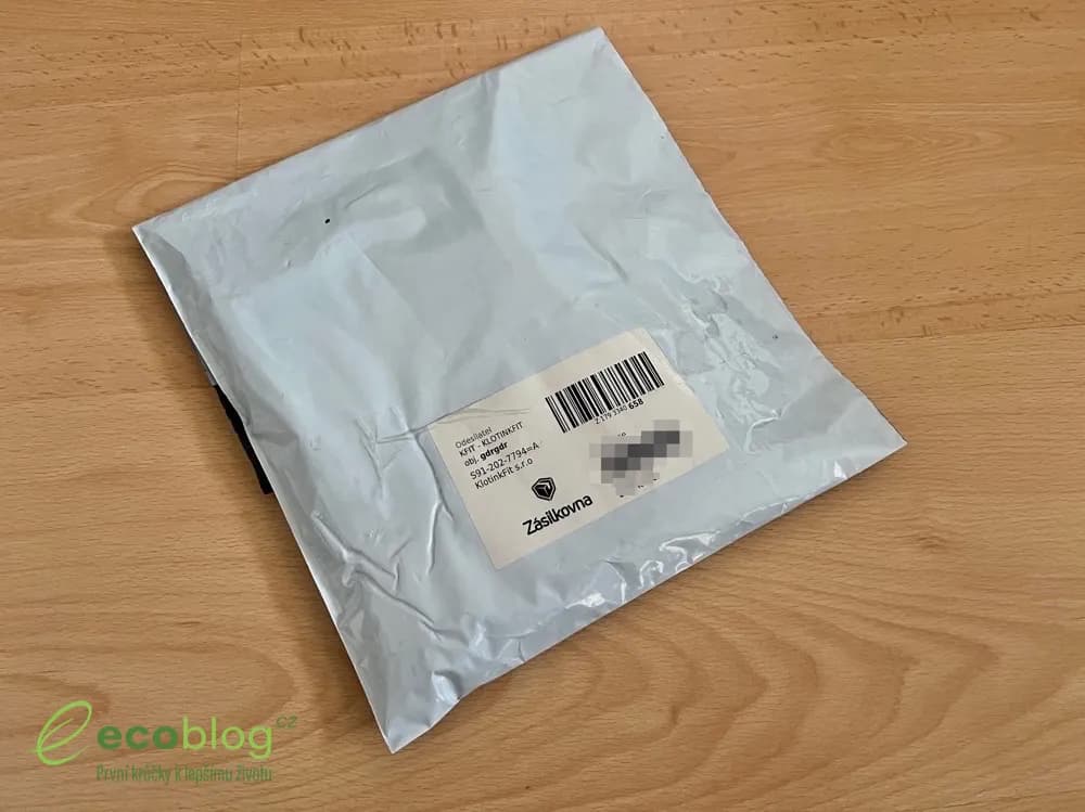 Detail extra vysokého pasu na legínách KFIT Butterfly od KlotinkFit