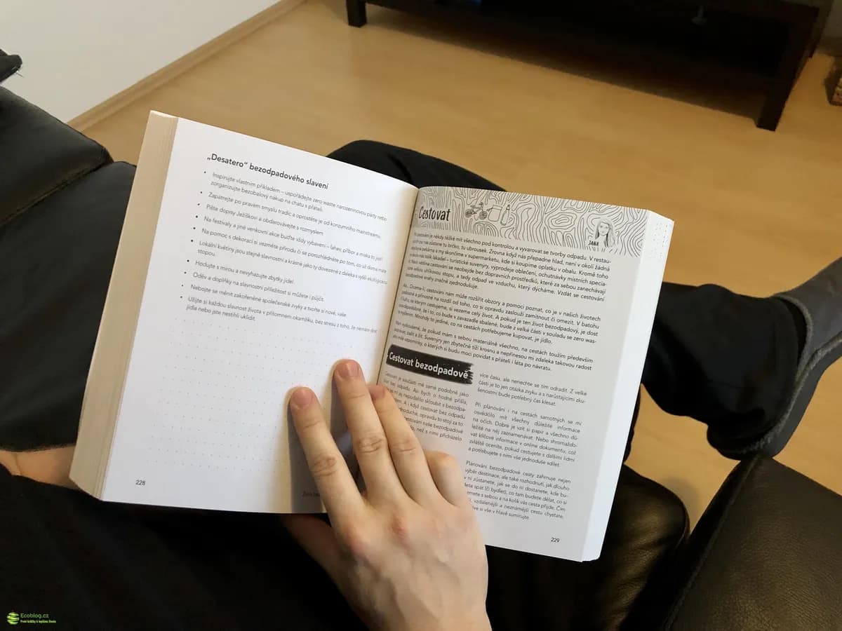 Příprava na bezobalové nakupování se zavařovačkami a látkovými sáčky