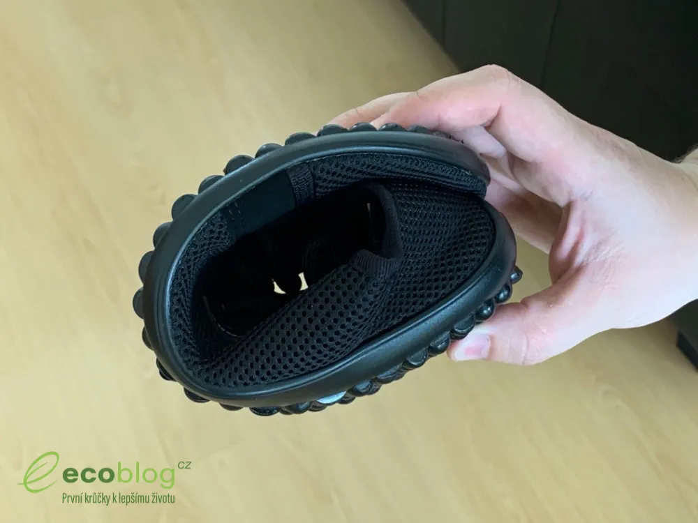 Více párů barefoot bot Leguano v domácnosti