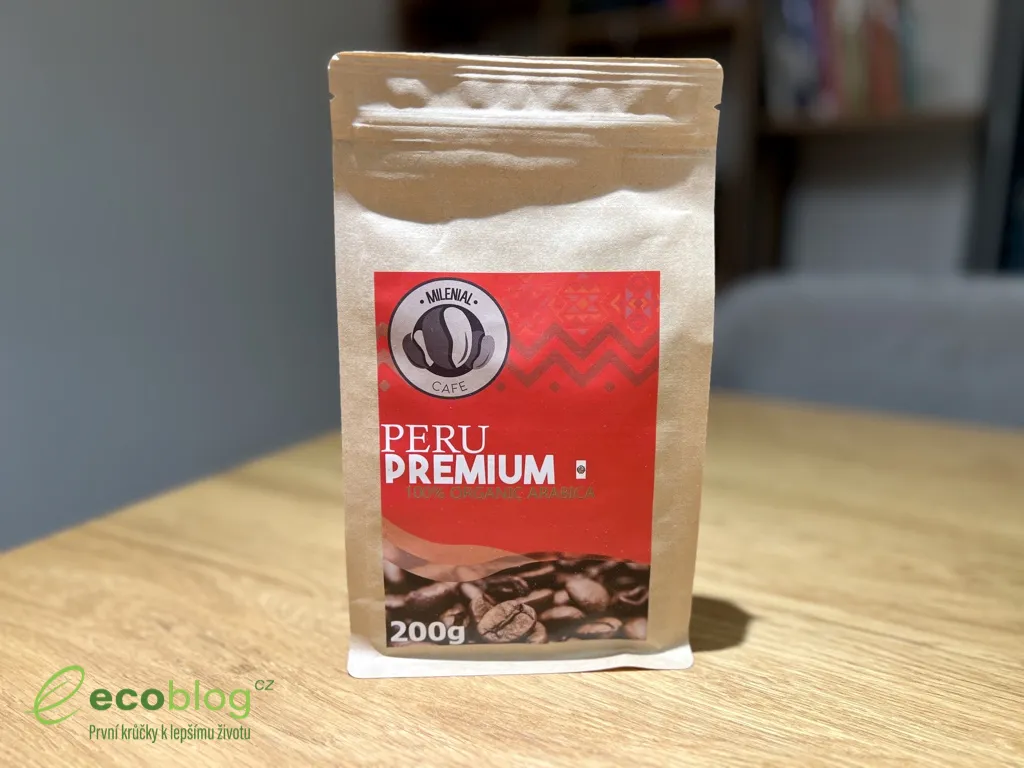 Rozbalená zásilka Milenial Café s jednotlivými sáčky kávy