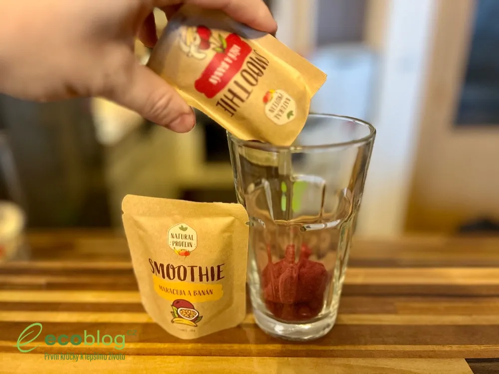 Smoothie NaturalProtein s příchutí červený rybíz