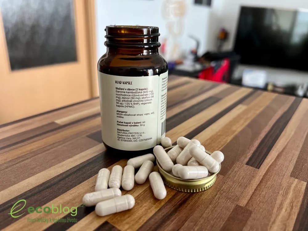 Stop Hlad a další produkty NaturalProtein na pracovním stole