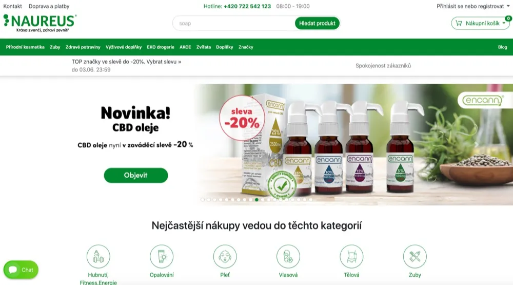 Krabice s objednávkou z e-shopu Naureus po doručení domů