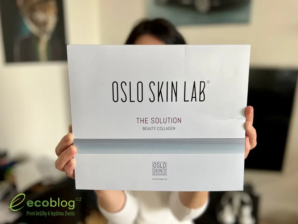 Rozmíchávání kolagenu Oslo Skin Lab The Solution do nápoje