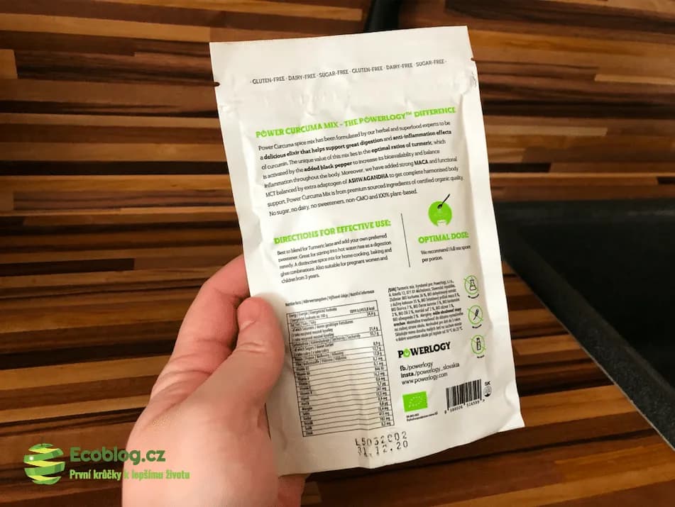 Sytě zlatý prášek kurkumy z Powerlogy Power Turmeric