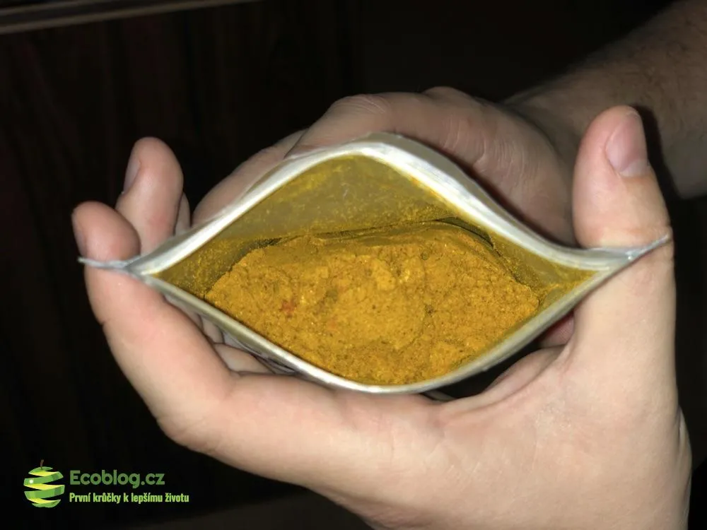 Powerlogy Power Turmeric s MCT olejem připravený na zlaté mléko