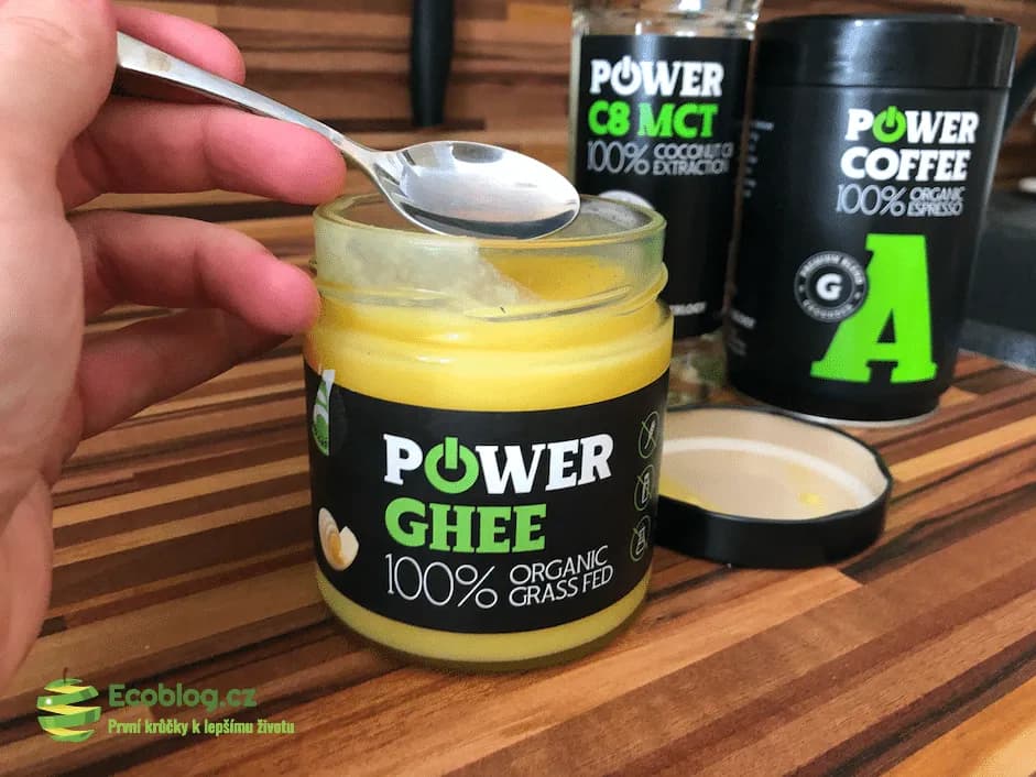 Detail skleněného obalu Powerlogy Power Ghee s viditelnou barvou másla