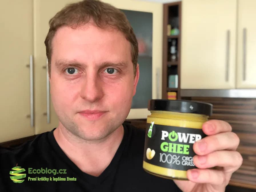Powerlogy Power Ghee na lžíci, viditelná konzistence přepuštěného másla