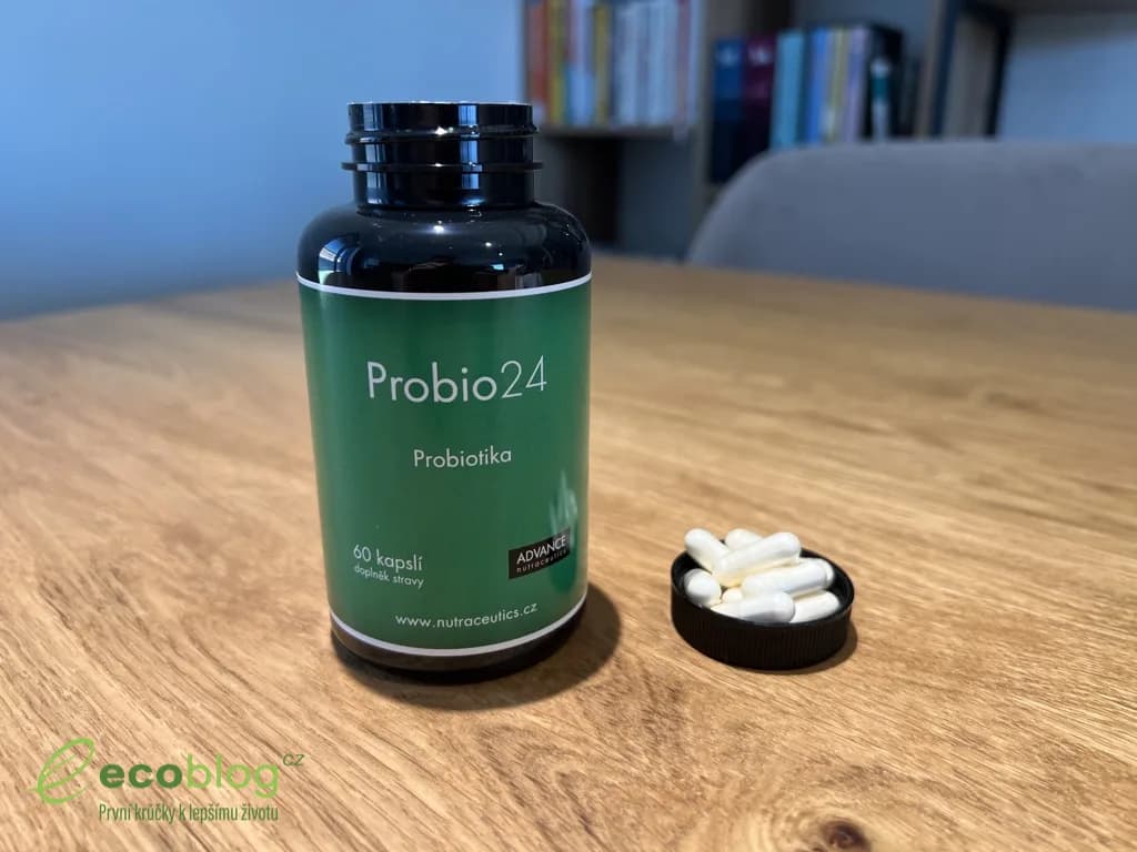 Balení probiotik Probio24 od ADVANCE Nutraceutics na stole při testu