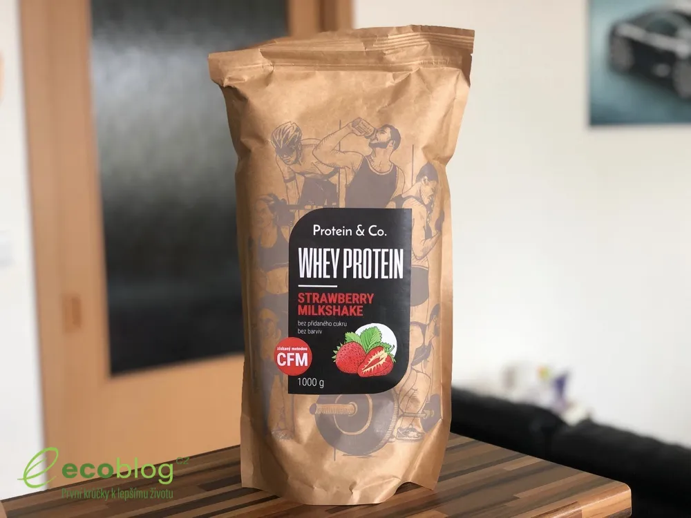 Rozmíchaný jahodový protein Protein.Co ve sklenici