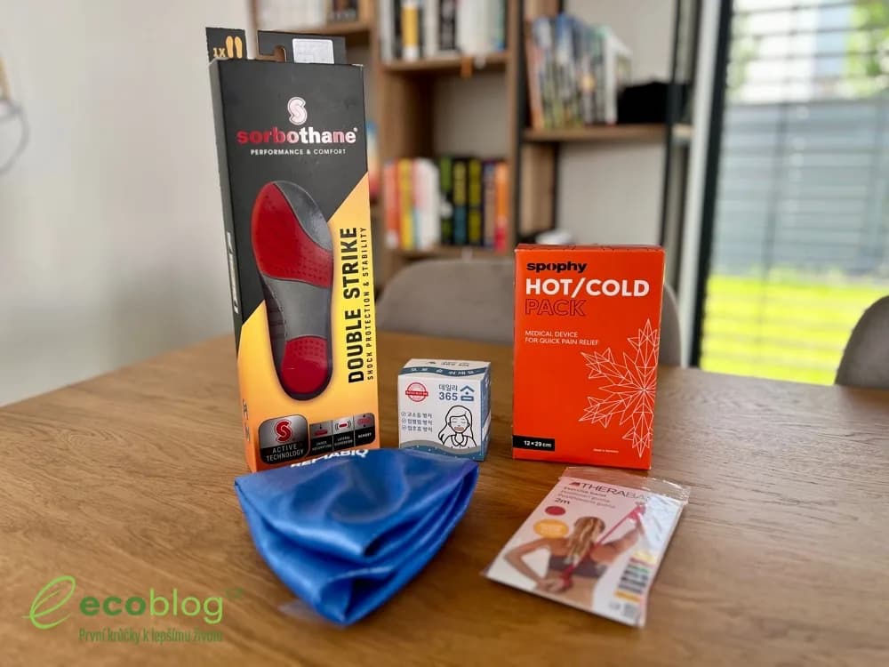 Produkty z e-shopu RehabilitačníPomůcky.cz připravené k testu: vložky, overball, sáček a guma