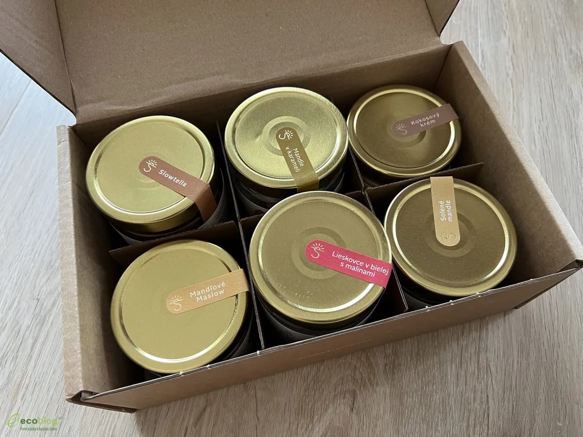 Otevřená balení produktů Slowlandia během ochutnávky