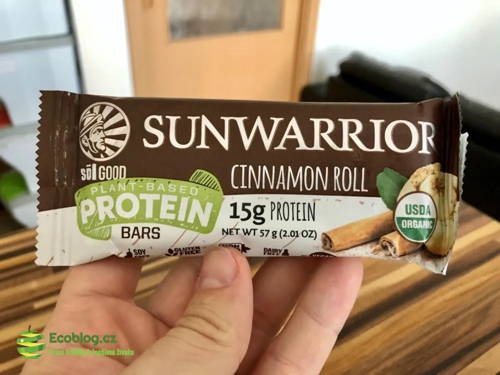 Proteinové tyčinky Sunwarrior s borůvkovou příchutí